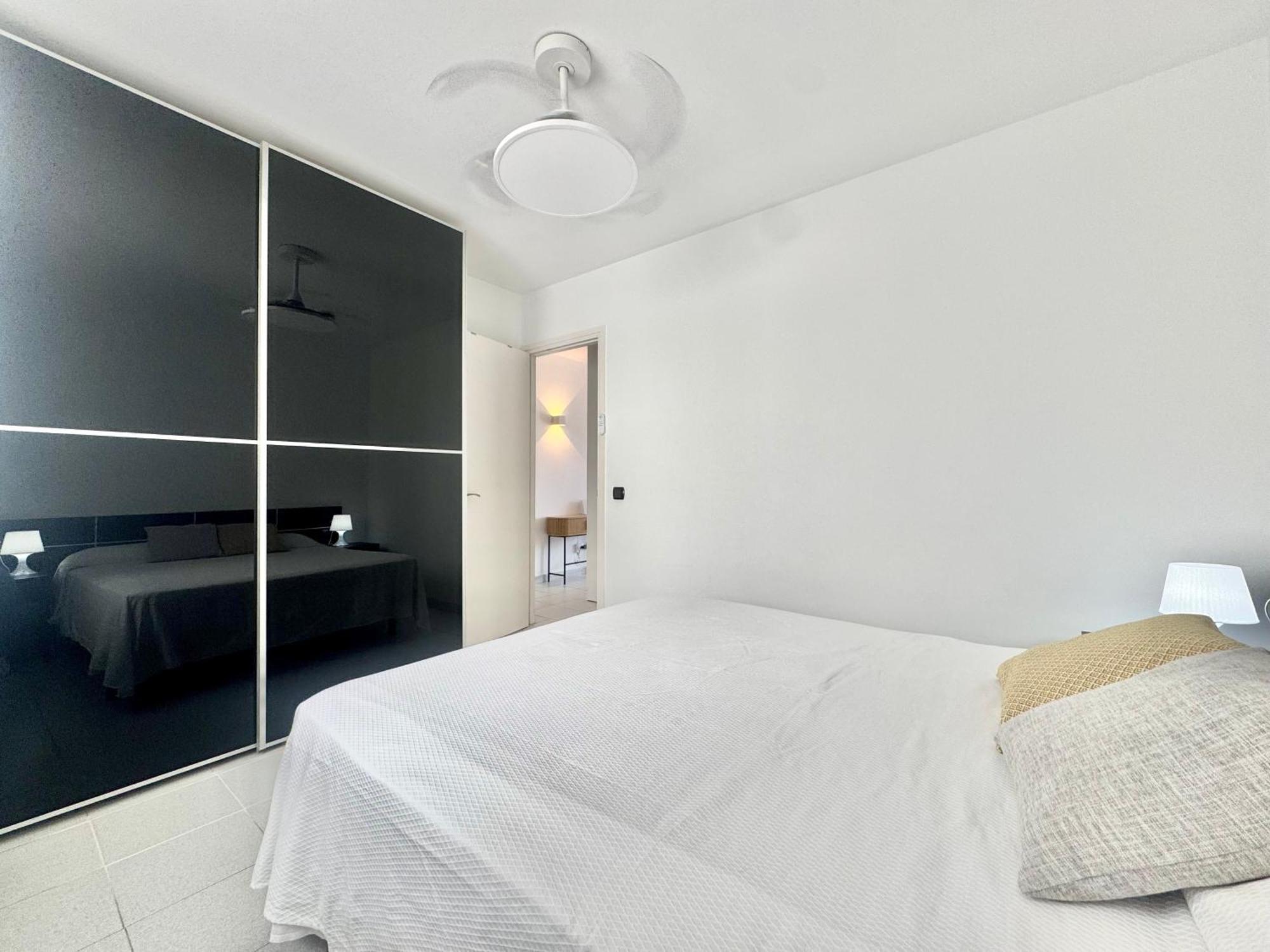 Puig Rom 106 Apartment Roses Bagian luar foto